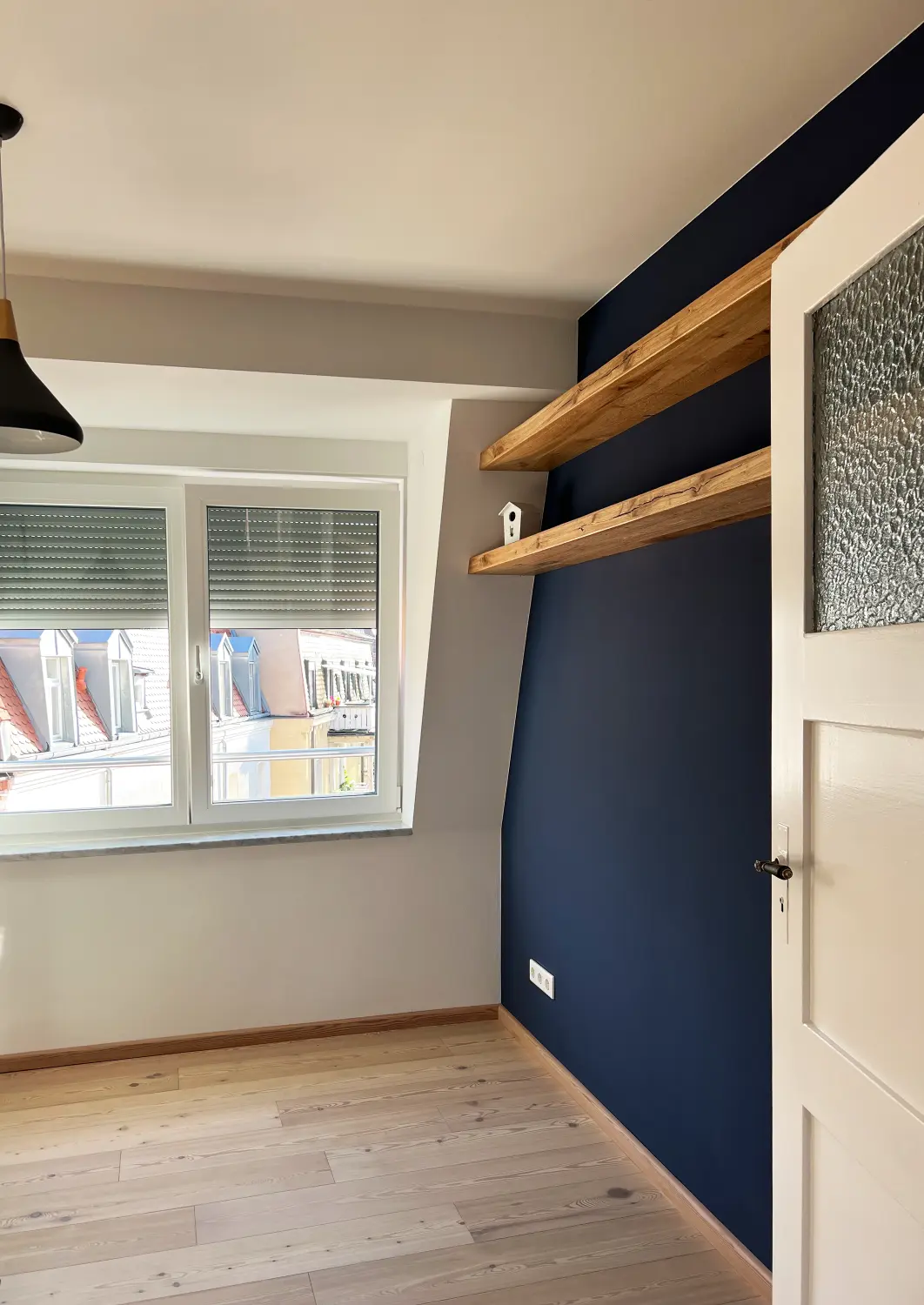 Kernsanierung einer Wohnung und Anbindung an die bestehende Maisonette von Sandra Johnson Architektin & Innenarchitektin