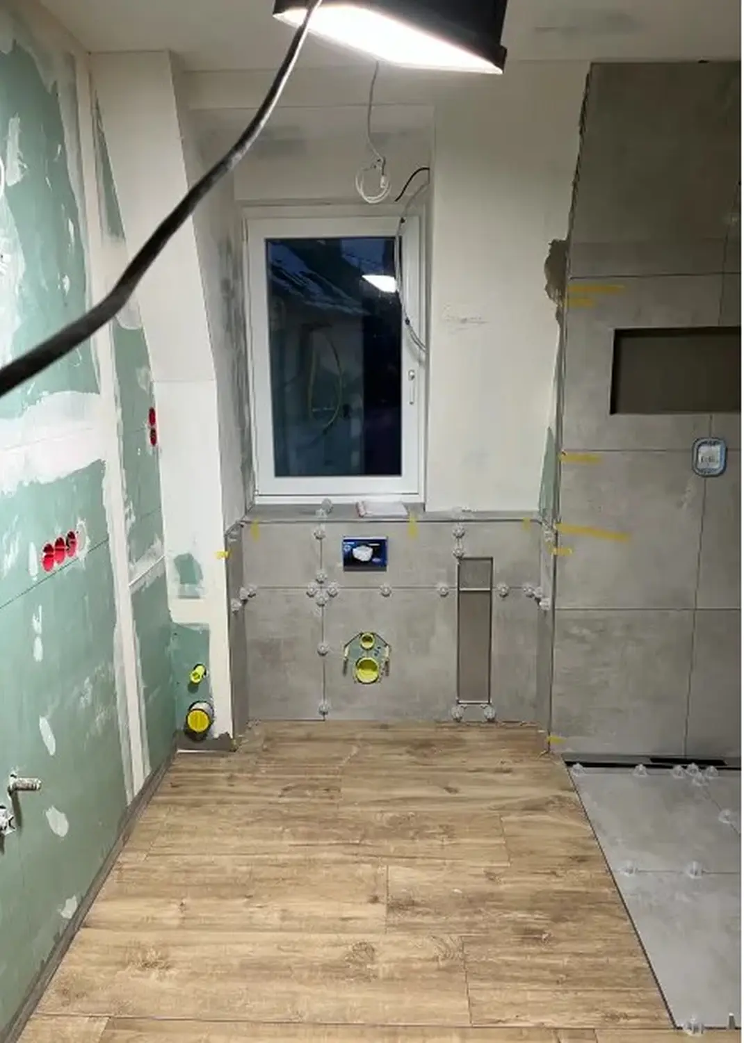 Kernsanierung einer Wohnung und Anbindung an die bestehende Maisonette von Sandra Johnson Architektin & Innenarchitektin