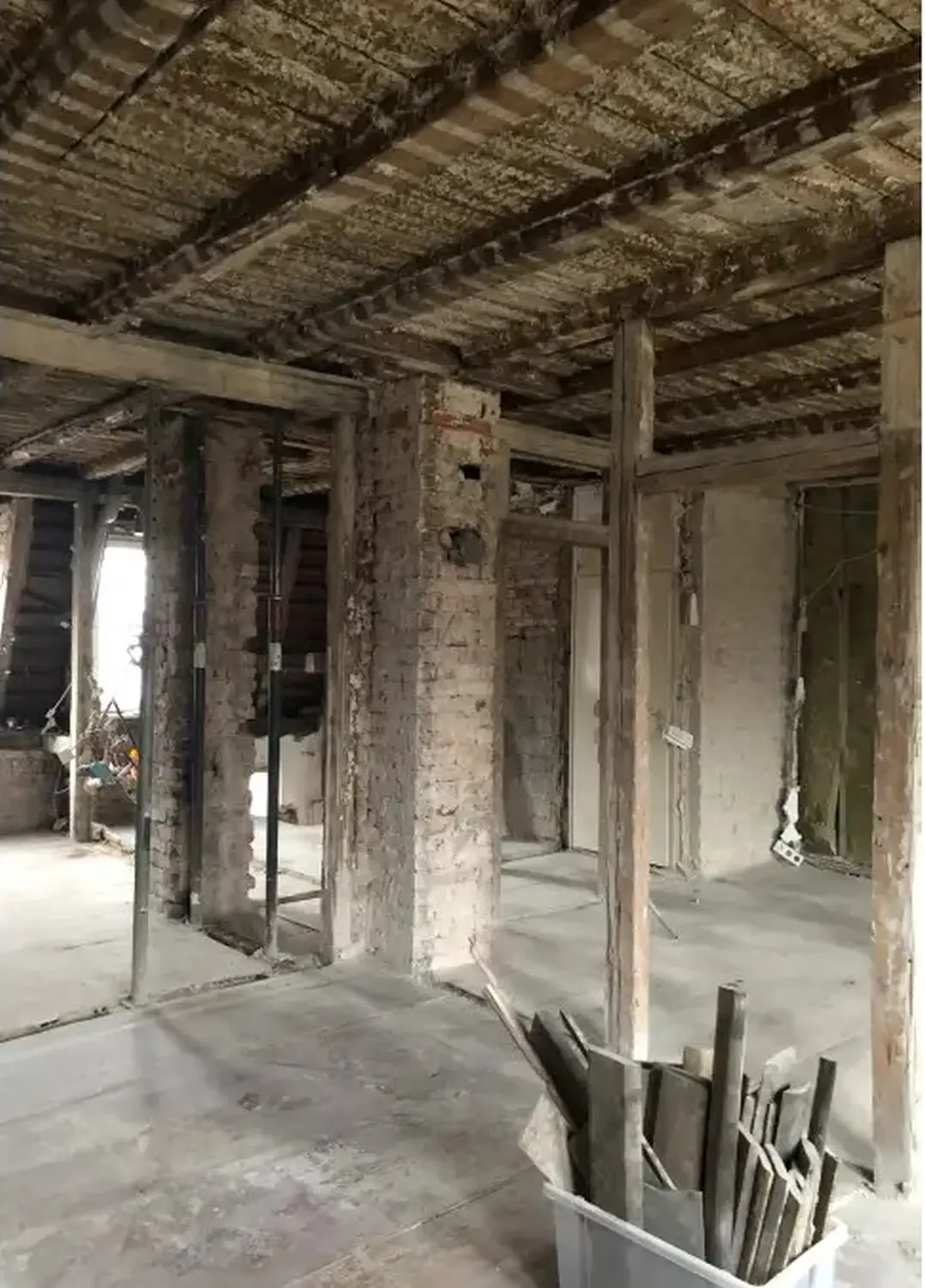 Kernsanierung einer Wohnung und Anbindung an die bestehende Maisonette von Sandra Johnson Architektin & Innenarchitektin