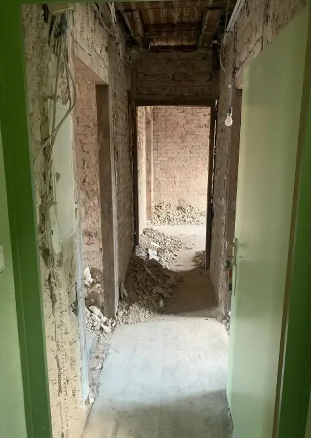 Kernsanierung einer Wohnung und Anbindung an die bestehende Maisonette von Sandra Johnson Architektin & Innenarchitektin