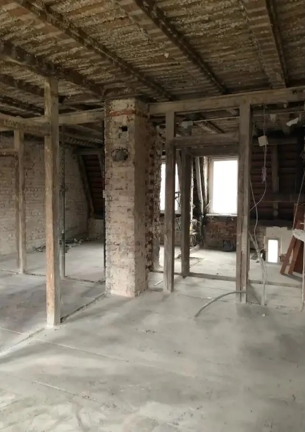Kernsanierung einer Wohnung und Anbindung an die bestehende Maisonette von Sandra Johnson Architektin & Innenarchitektin