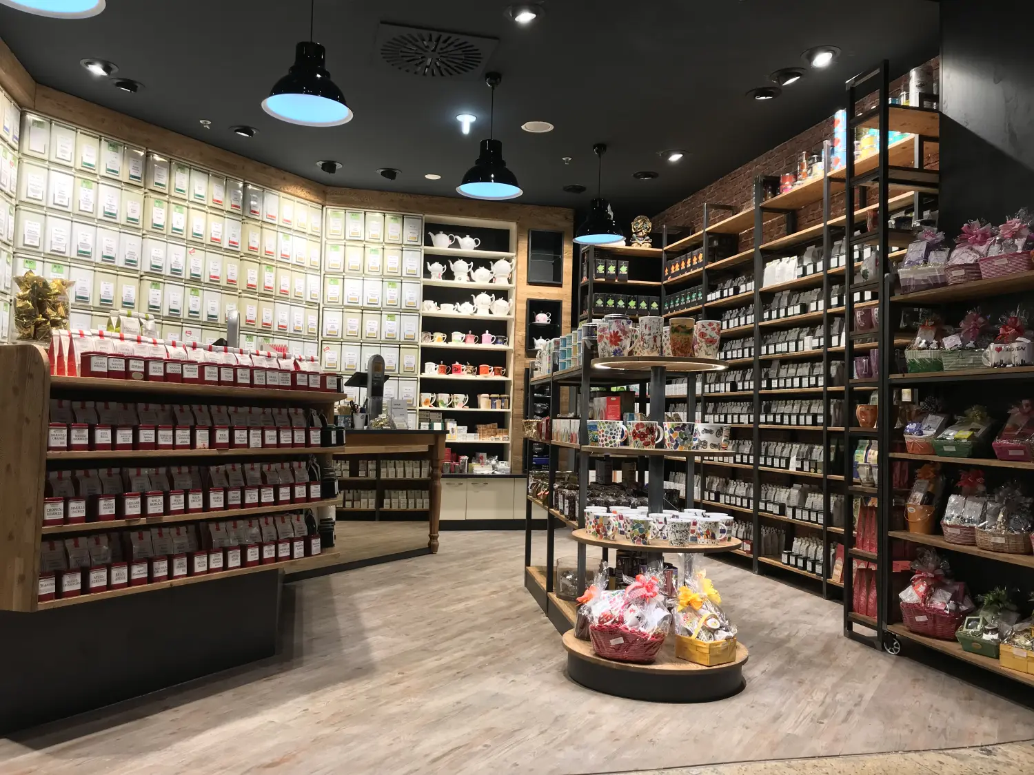 Kernsanierung einer Wohnung und Anbindung an die bestehende Maisonette von Sandra Johnson Architektin & Innenarchitektin