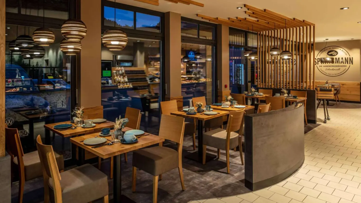 Stadtvilla im Stil der Neoklassizistischen Moderne von Sandra Johnson Architektin & Innenarchitektin