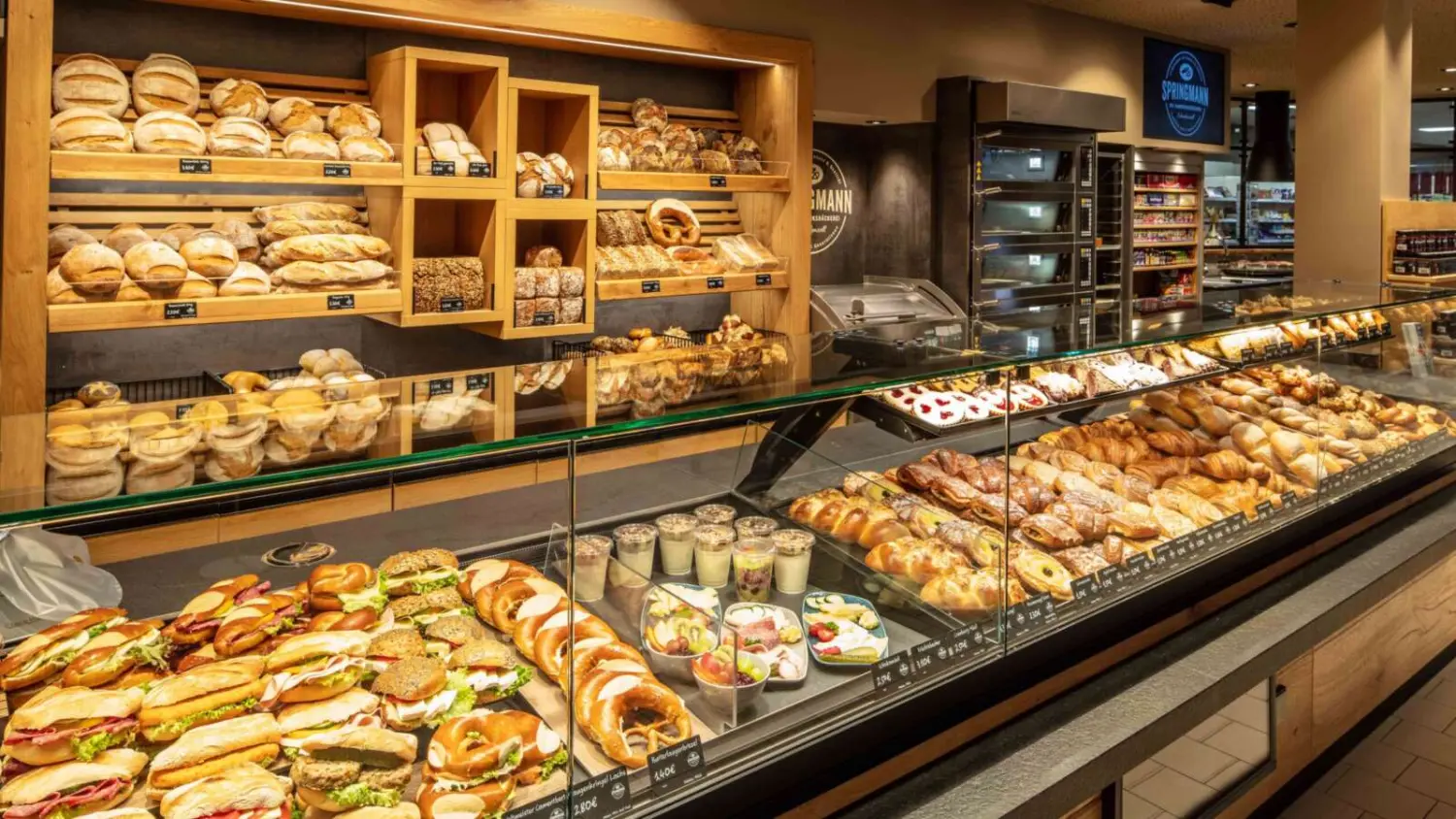 Stadtvilla im Stil der Neoklassizistischen Moderne von Sandra Johnson Architektin & Innenarchitektin