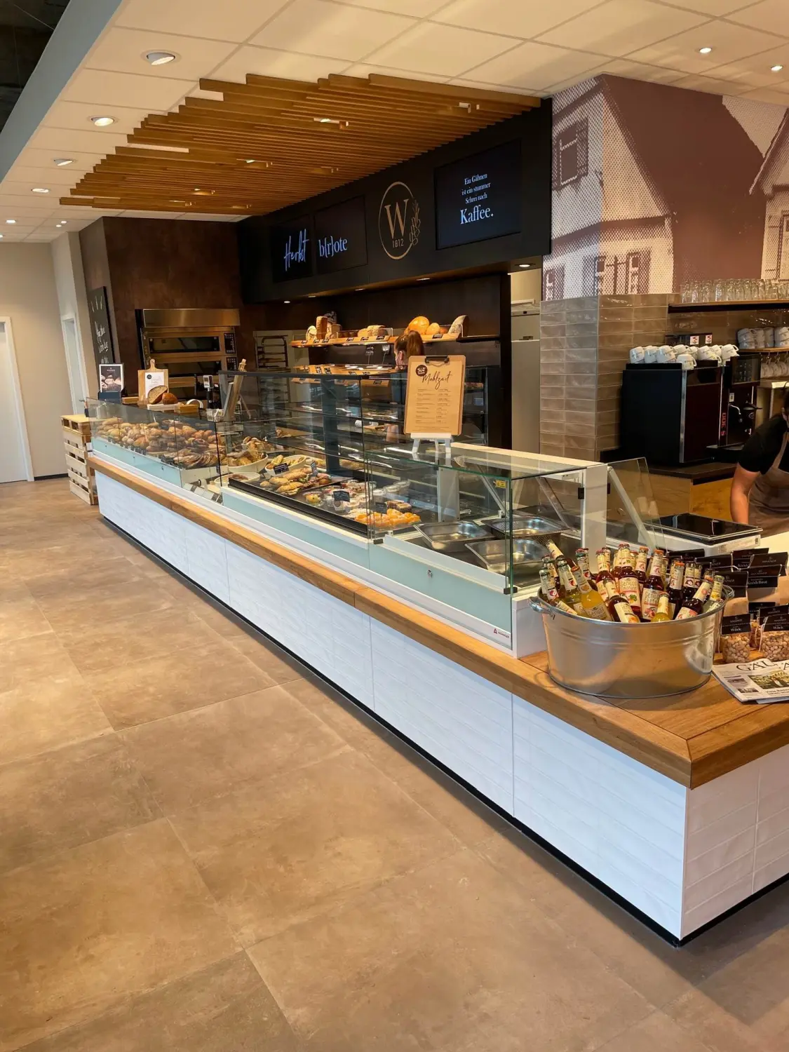 Stadtvilla mit Wohnkeller und Garage, Hanglage von Sandra Johnson Architektin & Innenarchitektin