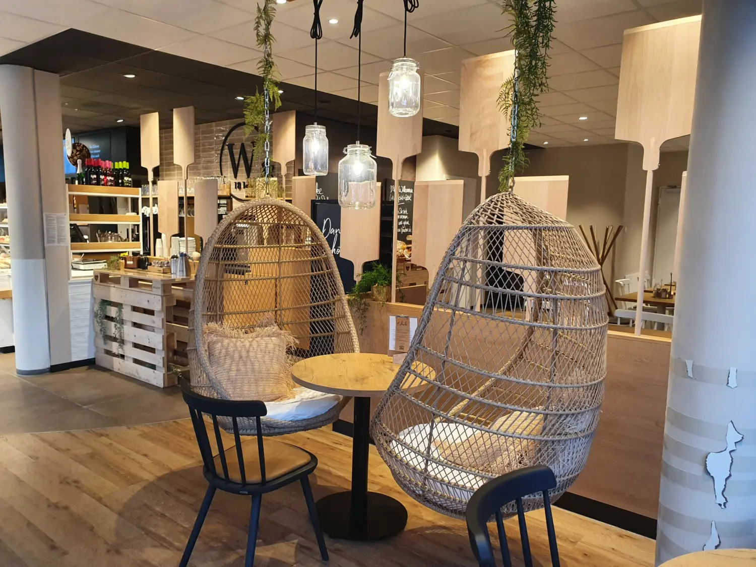 Einfamilienhaus mit Carport im New England Stil von Sandra Johnson Architektin & Innenarchitektin