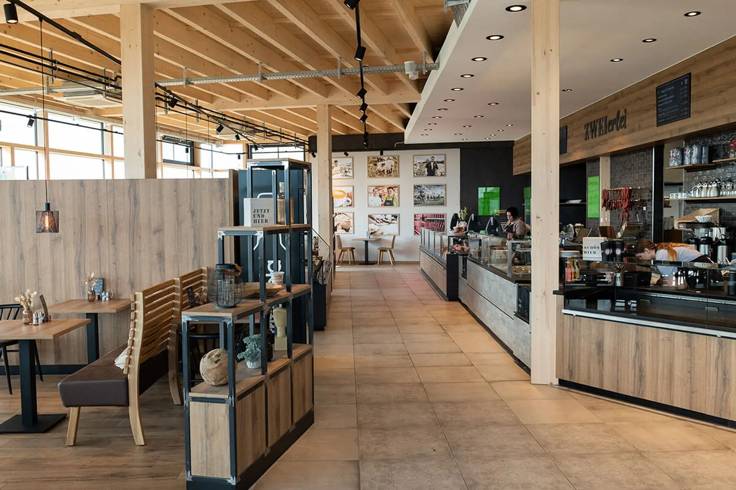 modernes Landhaus in Hanglage von Sandra Johnson Architektin & Innenarchitektin