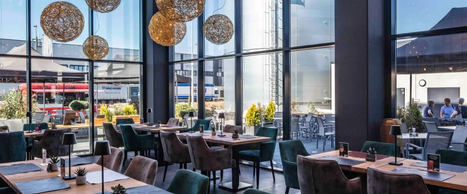 Stadtvilla im Stil der Neoklassizistischen Moderne von Sandra Johnson Architektin & Innenarchitektin