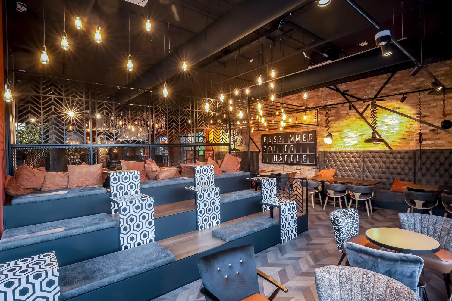 Kernsanierung einer Wohnung und Anbindung an die bestehende Maisonette von Sandra Johnson Architektin & Innenarchitektin