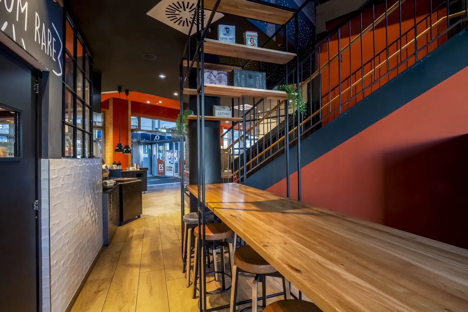 Stadtvilla im Stil der Neoklassizistischen Moderne von Sandra Johnson Architektin & Innenarchitektin