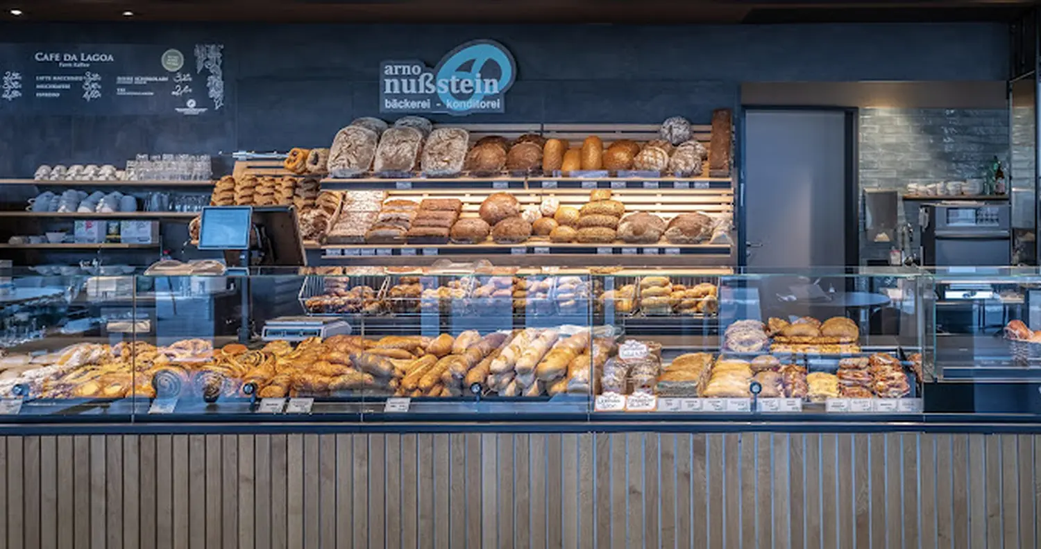 Stadtvilla im Stil der Neoklassizistischen Moderne von Sandra Johnson Architektin & Innenarchitektin