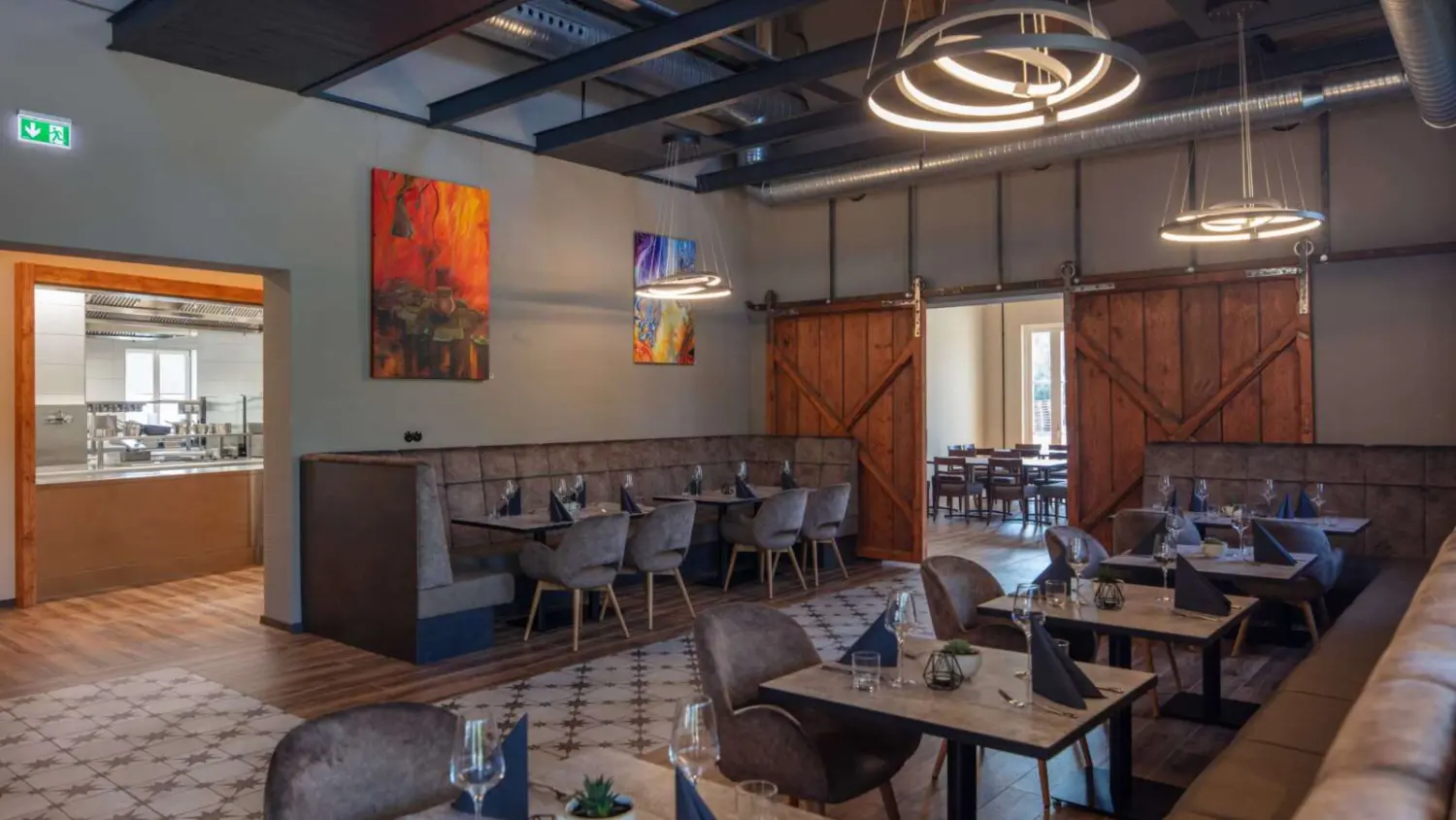 Stadtvilla im Stil der Neoklassizistischen Moderne von Sandra Johnson Architektin & Innenarchitektin