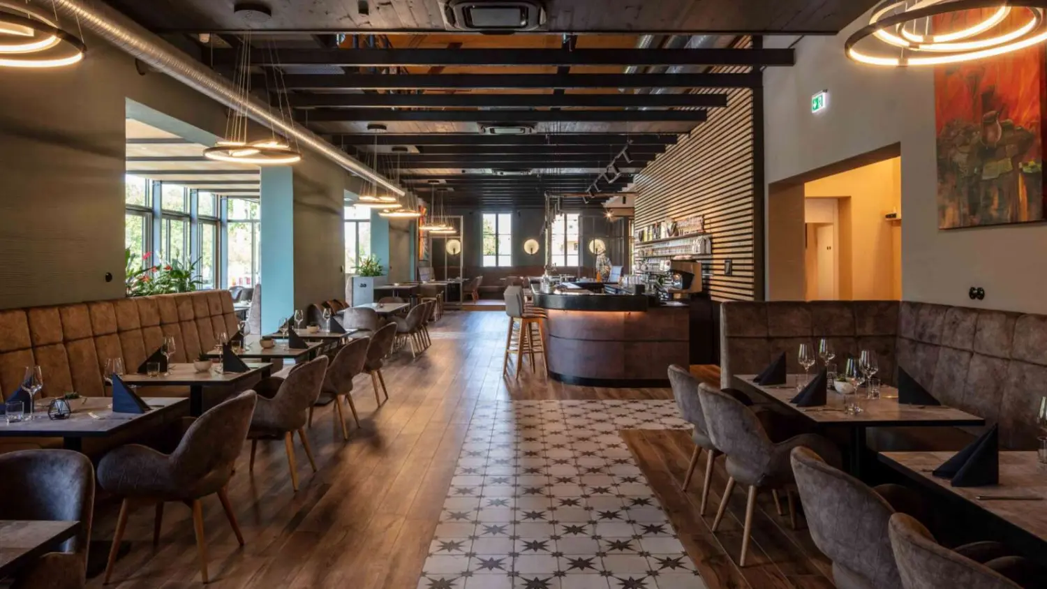 Stadtvilla im Stil der Neoklassizistischen Moderne von Sandra Johnson Architektin & Innenarchitektin