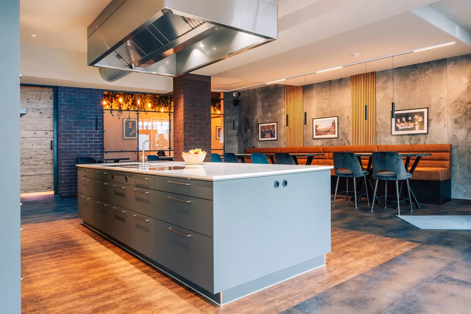 Stadtvilla im Stil der Neoklassizistischen Moderne von Sandra Johnson Architektin & Innenarchitektin