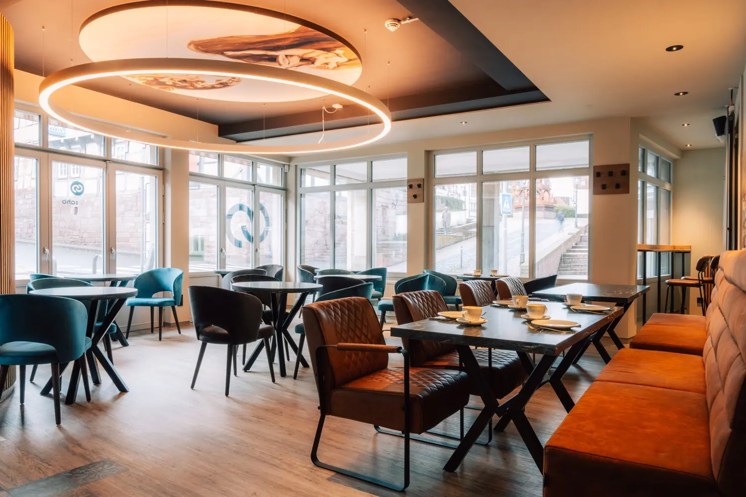 Stadtvilla im Stil der Neoklassizistischen Moderne von Sandra Johnson Architektin & Innenarchitektin