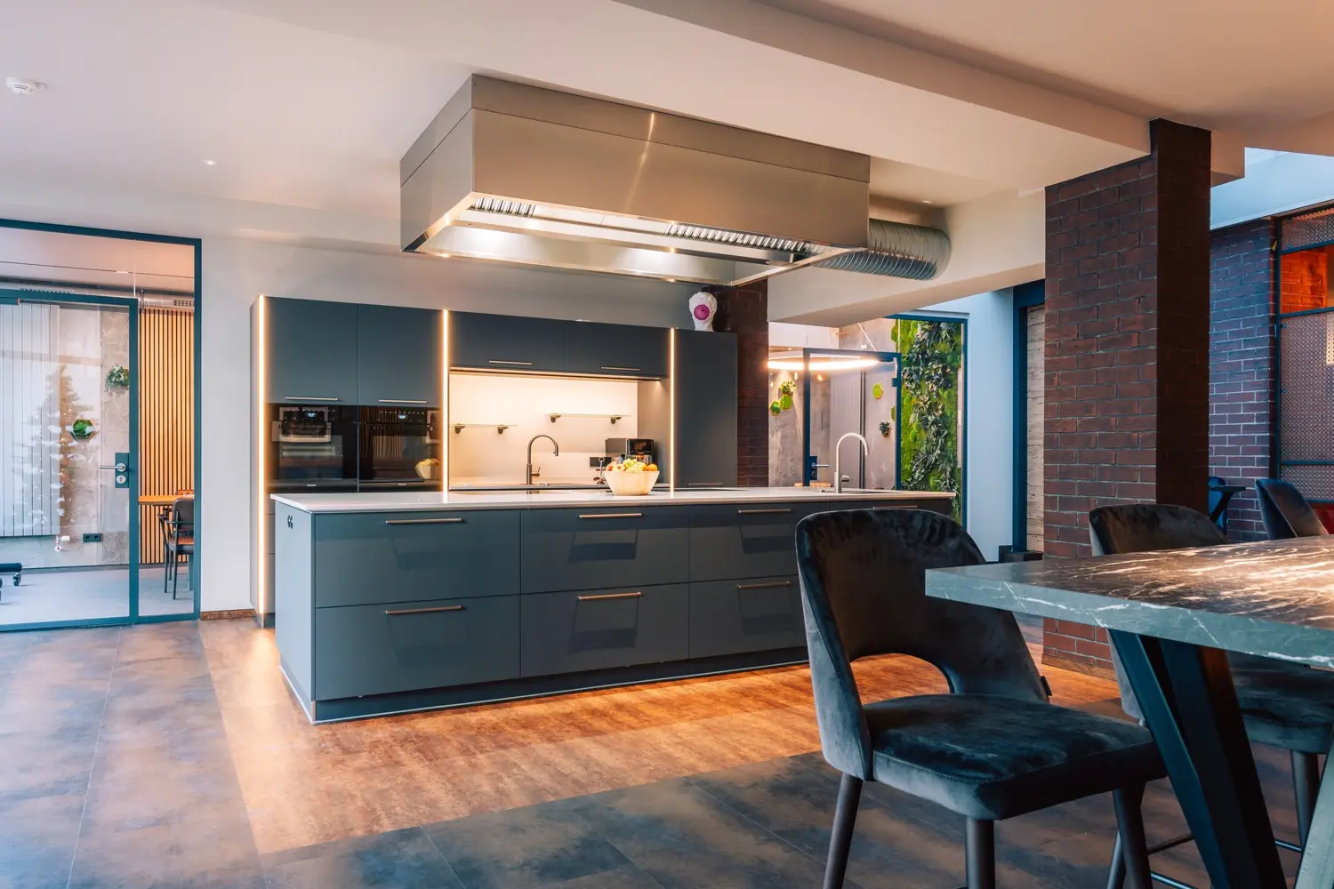 Stadtvilla im Stil der Neoklassizistischen Moderne von Sandra Johnson Architektin & Innenarchitektin