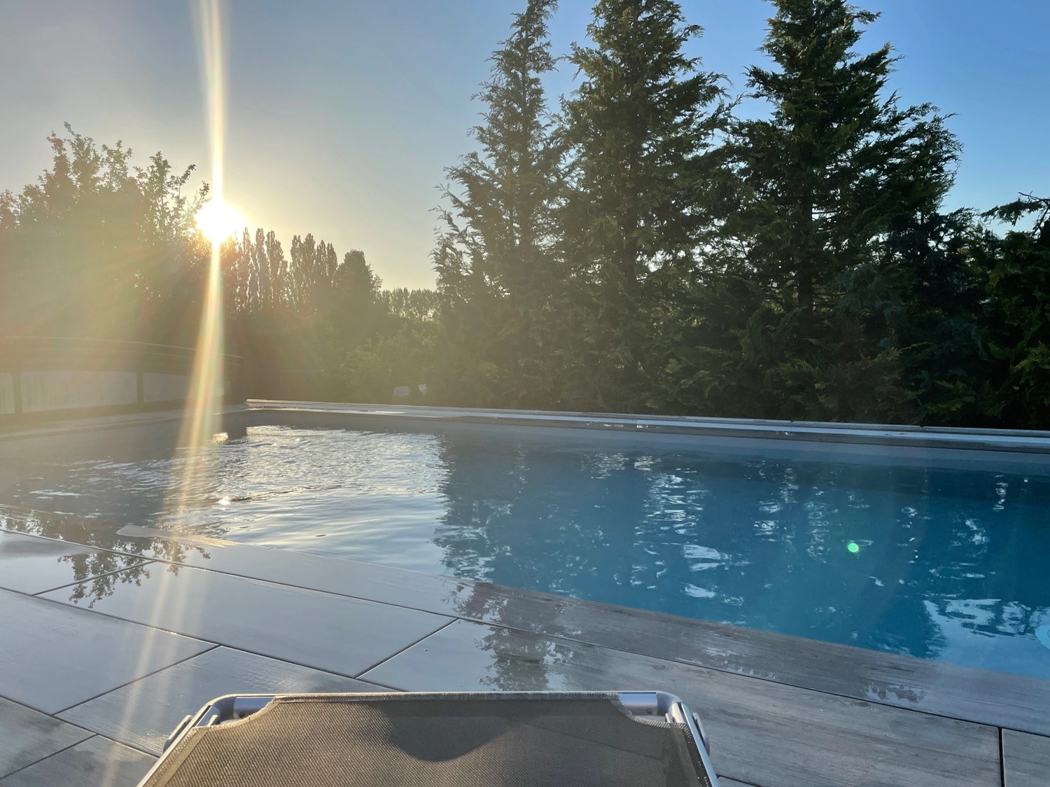 Stadtvilla mit Wohnkeller und Garage, Hanglage von Sandra Johnson Architektin & Innenarchitektin